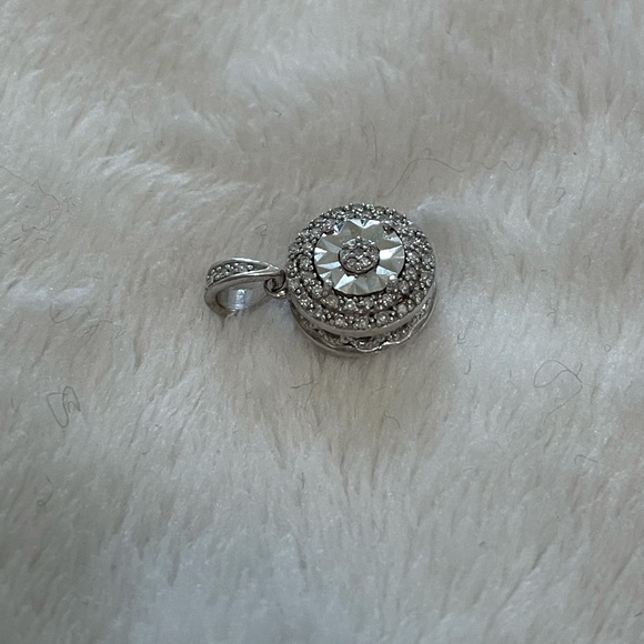 Beautiful Sterling silver and diamond pendant - Picture 6 of 10